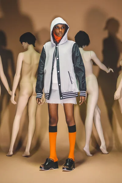 Look 15